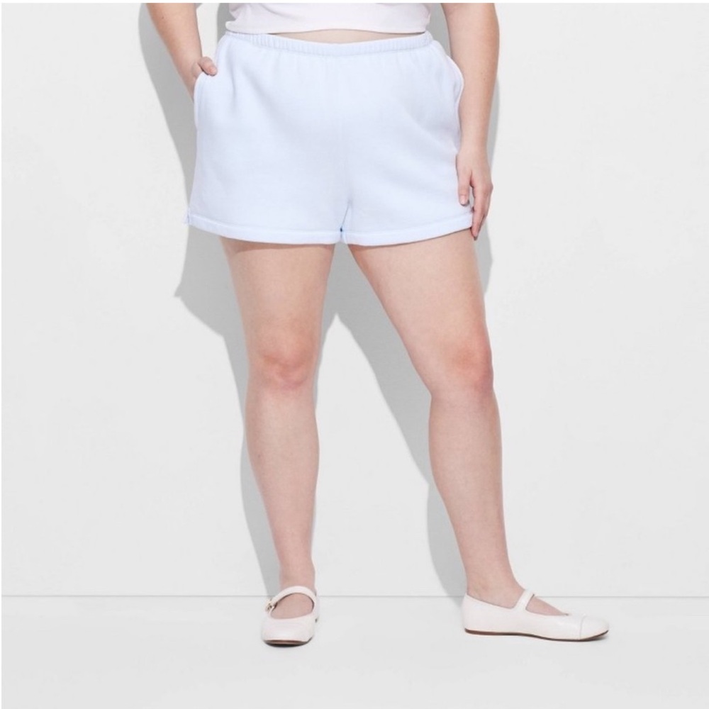 Wild Fable Women's High-Rise Fleece Shorts with Pockets White.
Size XXL - Picture 2 of 15